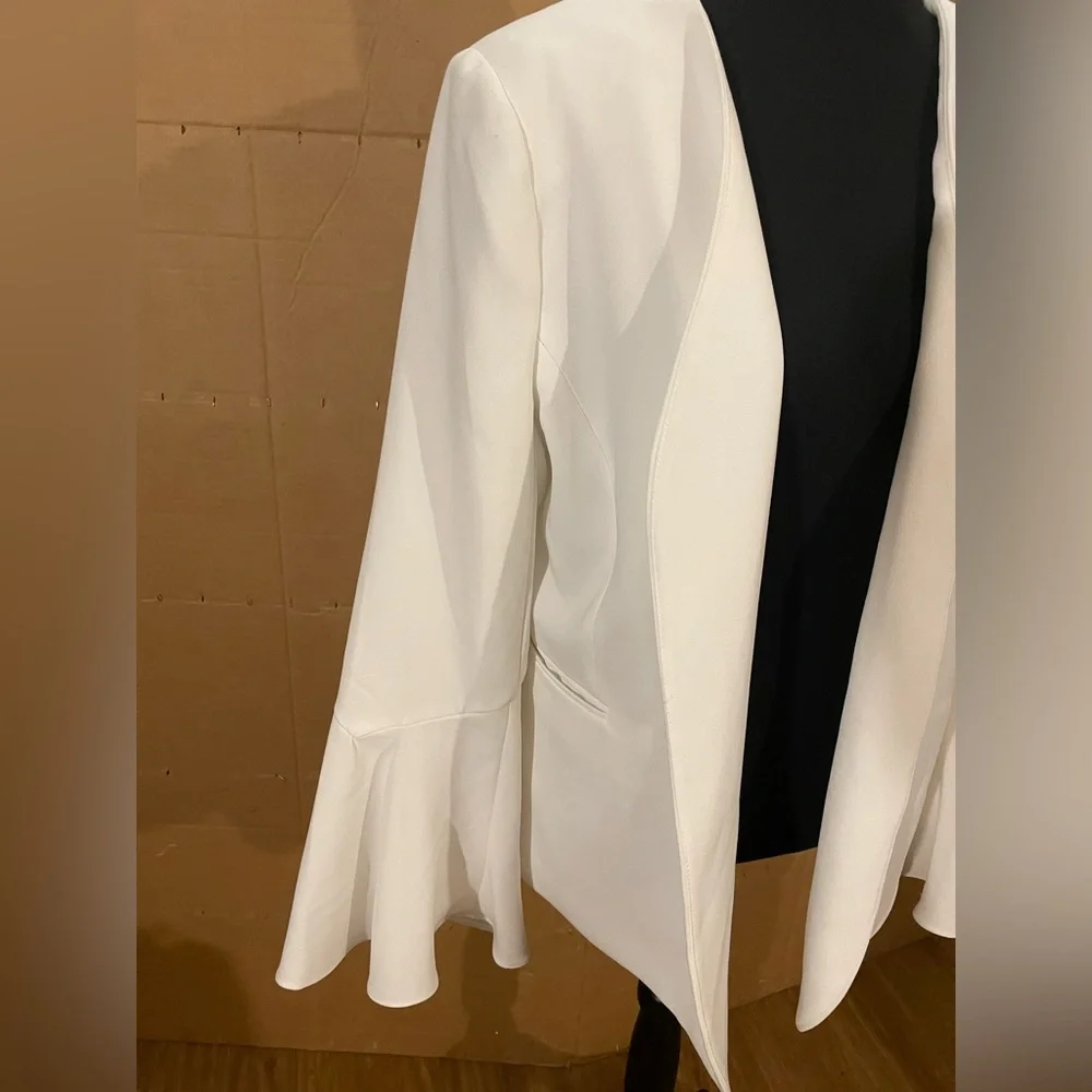 White Blazer with Bell Sleeves and Open Front - Picture 4 of 7